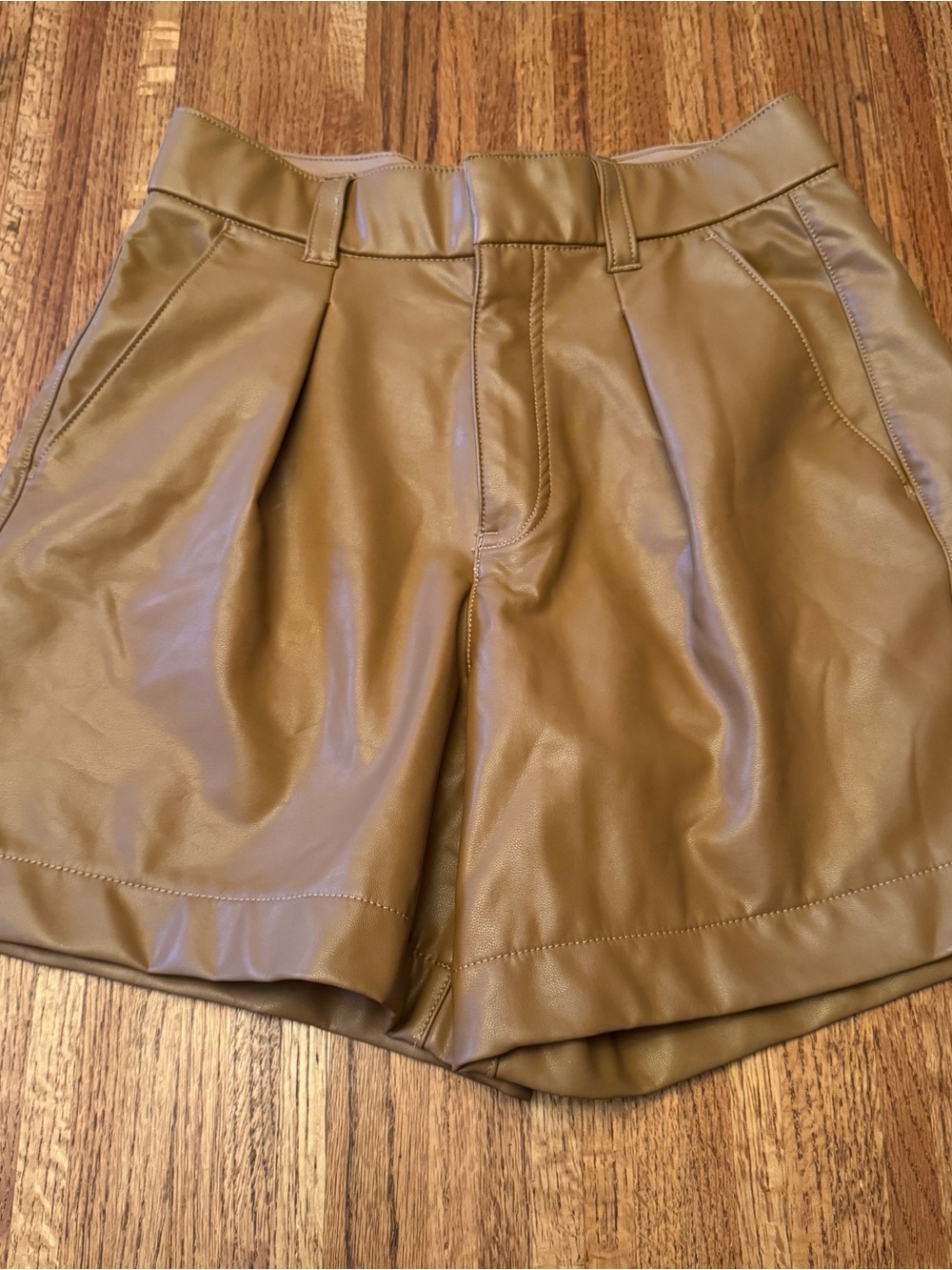 Abercrombie & Fitch Vegan Leather Pleated Shorts Tan Camel Brown Sz S High Rise